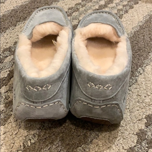 SOLD NIB UGG Light Grey Ansley Slippers - Picture 5 of 12